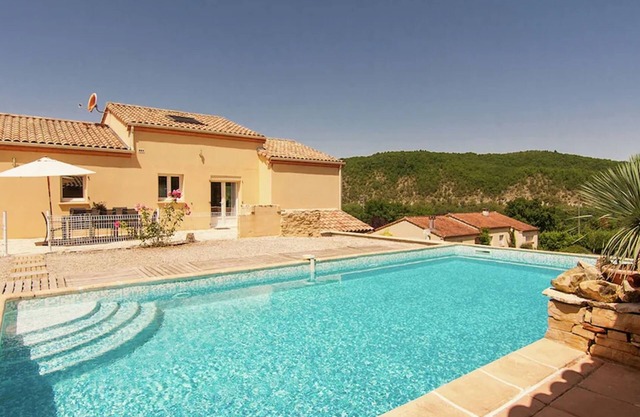 Beautiful villa with pool and stunning views