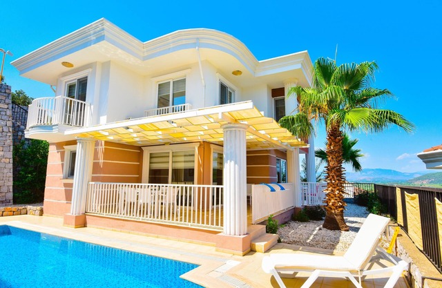 Beautiful villa with private pool and stunning views, walkable to Sarigerme