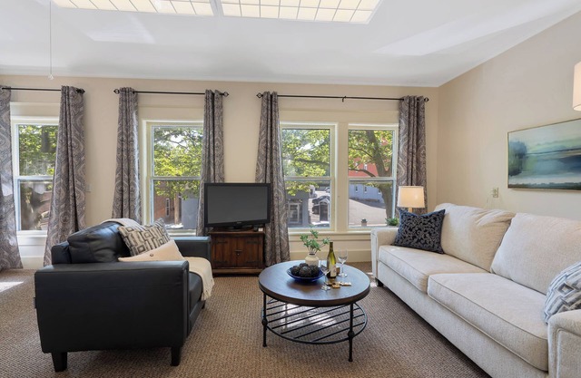 BEAUTIFUL village apt. Walk to river, shops, eateries. Great for getaway/work