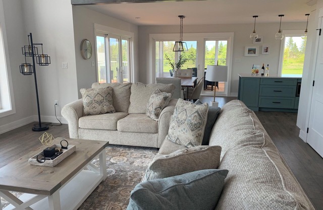 Beautiful waterfront vacation home near Cavendish. Sleeps 10.