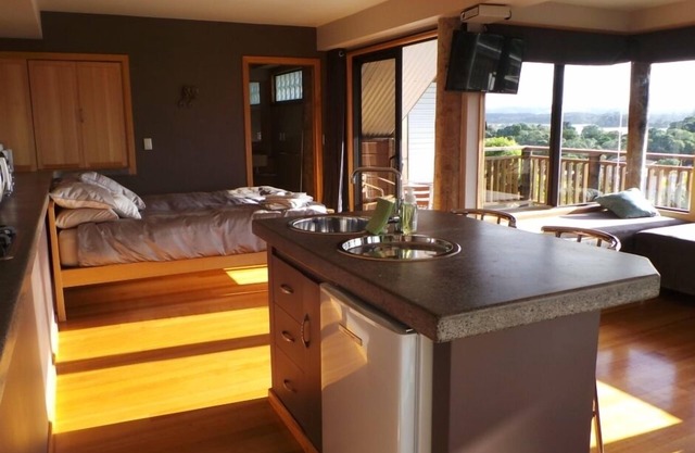 Beautiful Waterview Studio