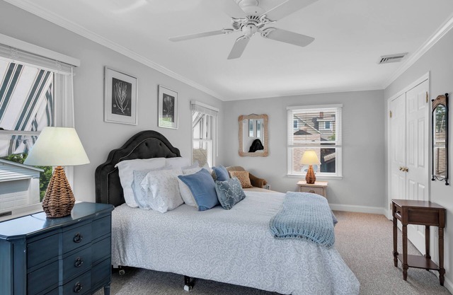 Beautiful Well Design Condo in Bay Head + 1st Floor with outside seating area