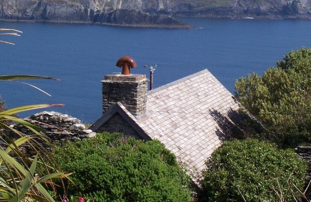 Beautifull stone cottage on Mizen Head overlooking sea and beaches