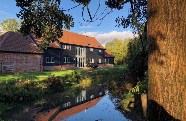 Beautifully Converted 16th Century Barn In The Heart Of Suffolk