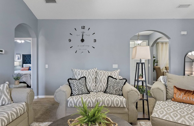 Beautifully decorated residential home just 3 miles to Ft. Rucker Army Base