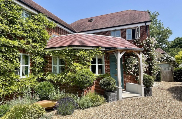 Beautifully designed open plan home in picturesque countryside village of Amport