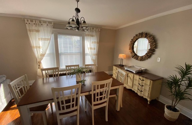 Beautifully remodeled house 1.5 miles from falls