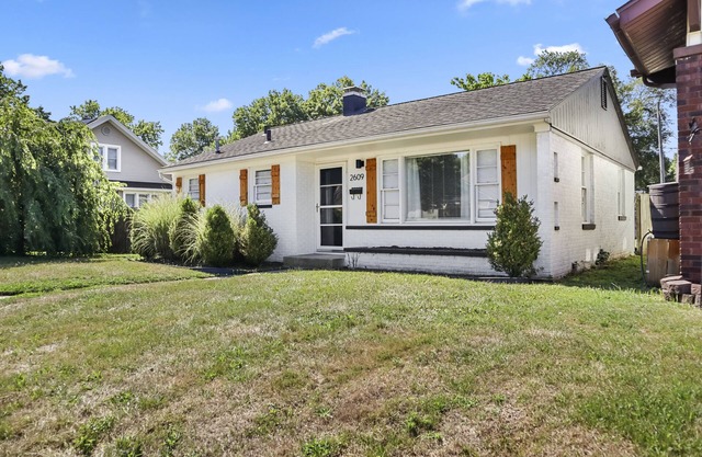 Beautifully remodeled 2 bed 1 bath + office house