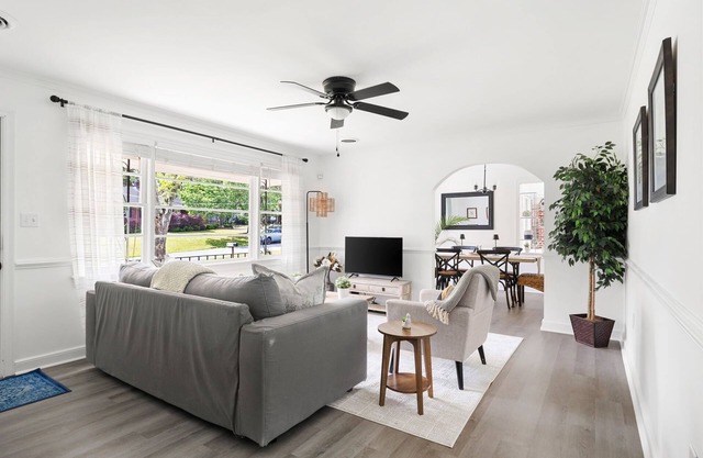 Beautifully renovated 3-bedroom house near Charleston, Park Circle and beaches