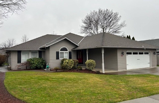 Beautifully Renovated Sleeps up to 8 in East Medford