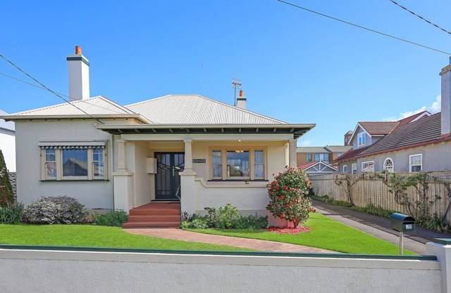 Beautifully restored house in CBD, close to beach