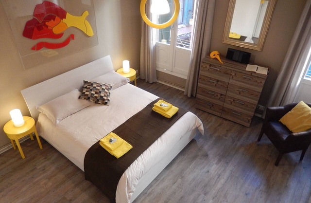 Beautifully Restored, Super Location and very typical!