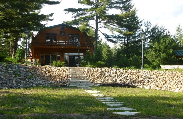Beautifully secluded getaway perfect for all seasons!
