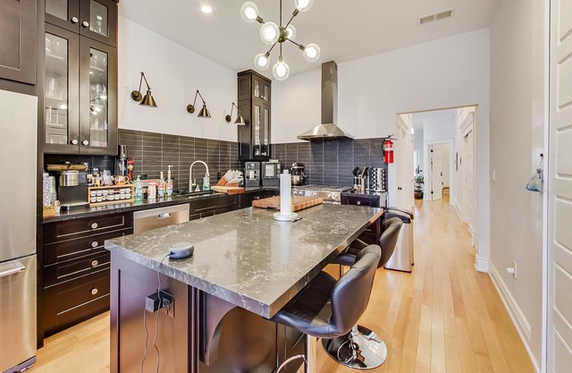 Beautifully updated, this modern apartment blends contemporary design with the rich history of the Castro—just steps from Harvey Milk’s former home and iconic camera shop, and above a favorite neighborhood coffee spot.