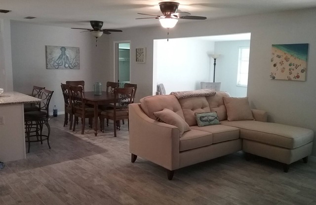 Beautifully updated and spacious 2 bed/2 bath minutes from the beach!