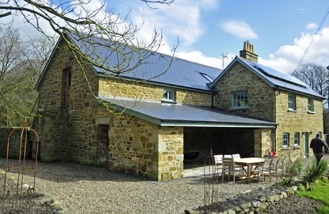 Beautifuly restored Coach House & Granary set in the grounds of Glaneirw Mansion