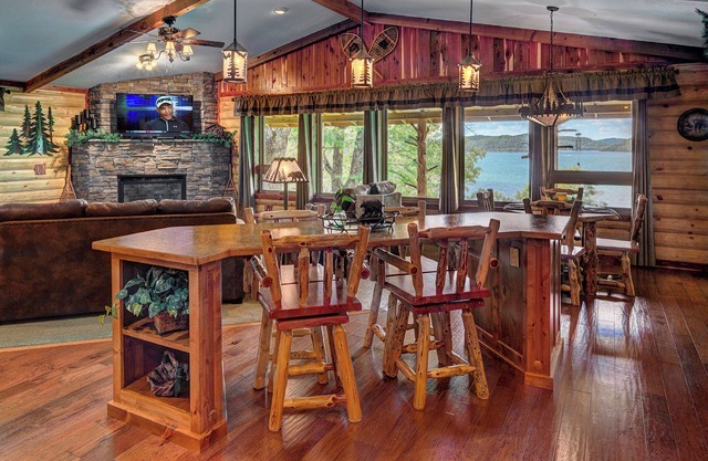 Beaver Lake Waterfront Homestead House with Hot Tub ON Beaver Lake w/Dock/Slips. Rate is based on 2 people