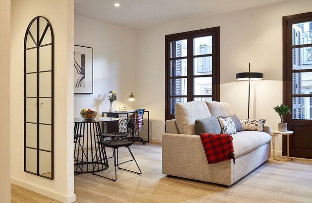 BeBarceloner Born Apartments with Pool - 1 bedroom, 2 bathrooms