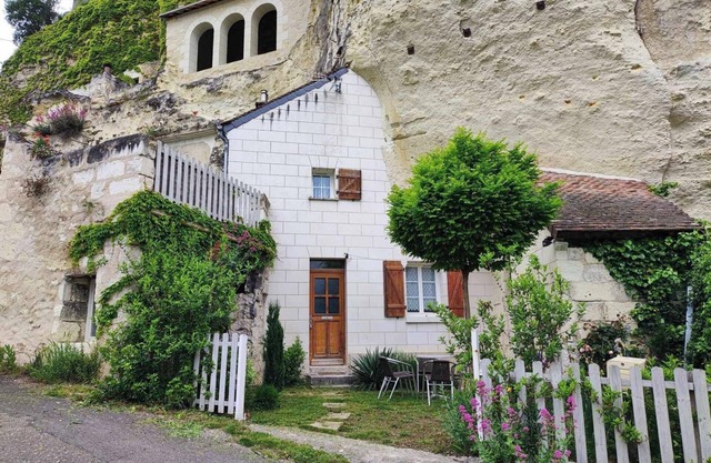 Become real troglodytes for the duration of your stay