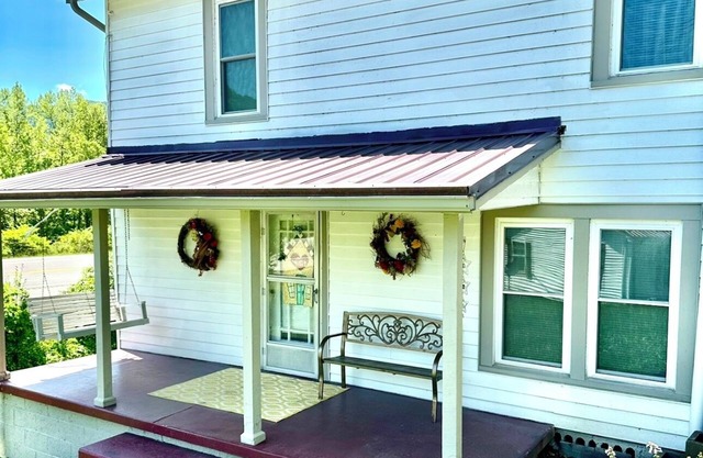Bed and Biscuit Inn nPet friendly !nNear Kingdom come park & Pine mtn.