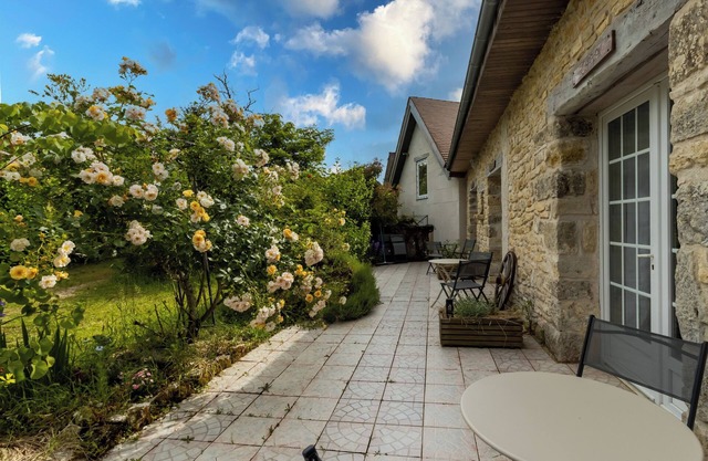 Bed and Breakfast 'Chambre Chardon' with Shared Terrace and Shared Garden