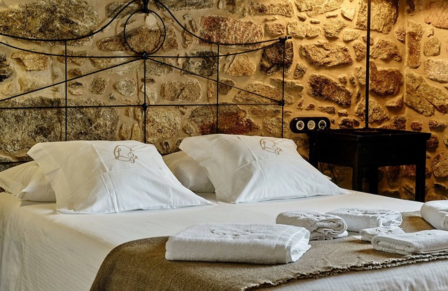 Bed and Breakfast 'Alcatraz' with Private Garden and Wi-Fi