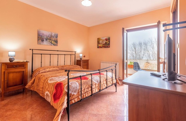 Bed and Breakfast 'Camera Matrimoniale Superior' with Mountain View, Garden and Air Conditioning