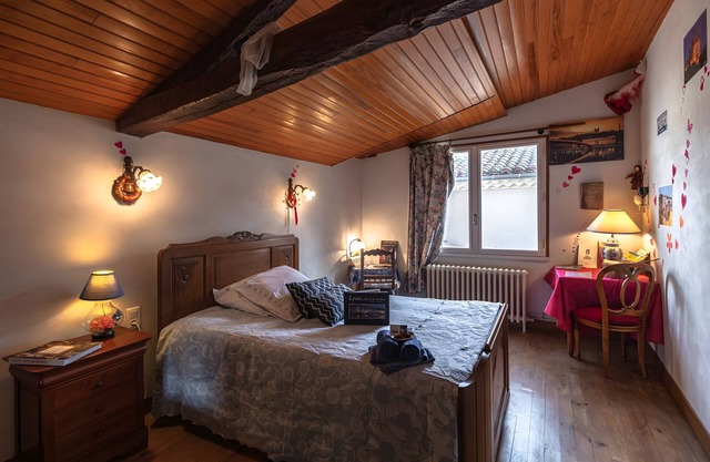 Bed and Breakfast 'Dame De Coeur' with Shared Terrace, Private Garden and Wi-Fi