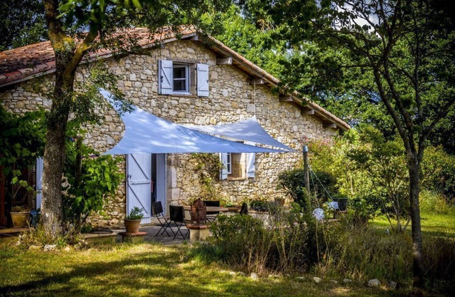 Bed and breakfast, Sonia. Quiet former sheepfold with swimming pool and panoramic view