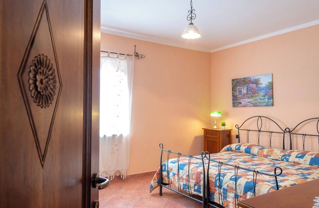 Bed and Breakfast 'Tripla' with Mountain View, Private Garden and Air Conditioning
