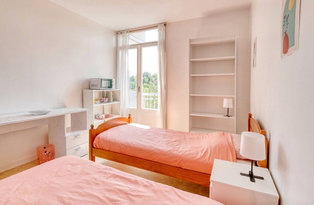 Bed and Breakfast with Locals in Toulouse with Wi-Fi