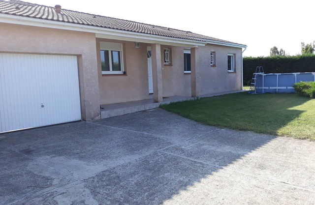 Bedroom + bathroom with independent access