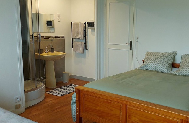 Bedroom with double bed, fast WiFi, shower with jets