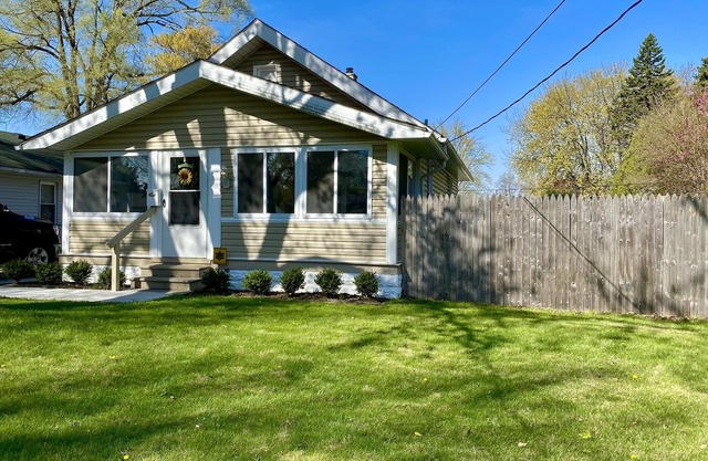 ~Bee1 Bungalow~Charming & Cozy in a Prime Location!
