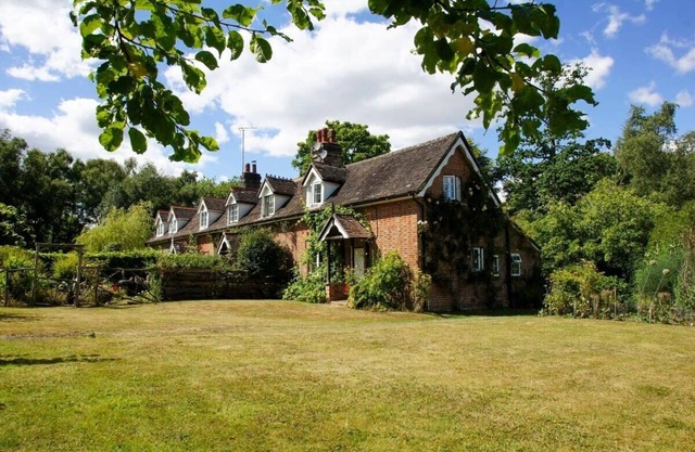 Beeches Cottage |Garden| by Brighton Holiday Lets