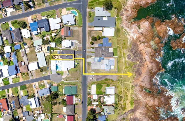 Bel Air, 8A Ocean Ave - pet friendly, water views and air con