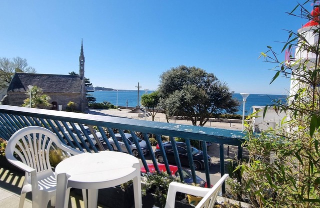 Bel Appartement Balcon vue mer au Centre de Concarneau