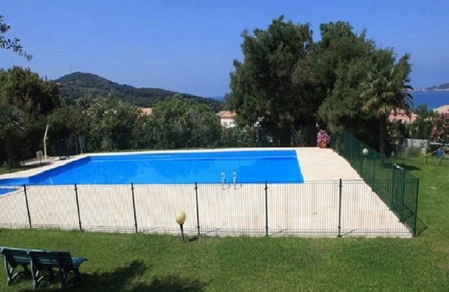Bel Appartement Maison Dans Residence, sur la Côte Ouest Corse
