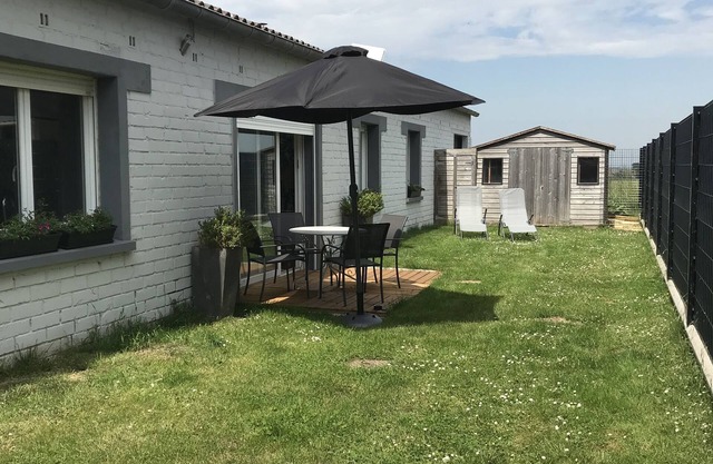 Bel Appartement Rénové Avec Jardin, Proche de Bergues