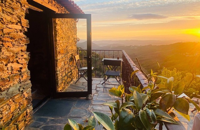 Bela Vista Alqueve - slate house with private swimming pool and BBQ area