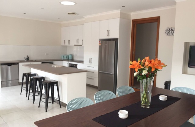 Bella House Short/Long Stay Accommodation. Fully furnished - Feels like home.
