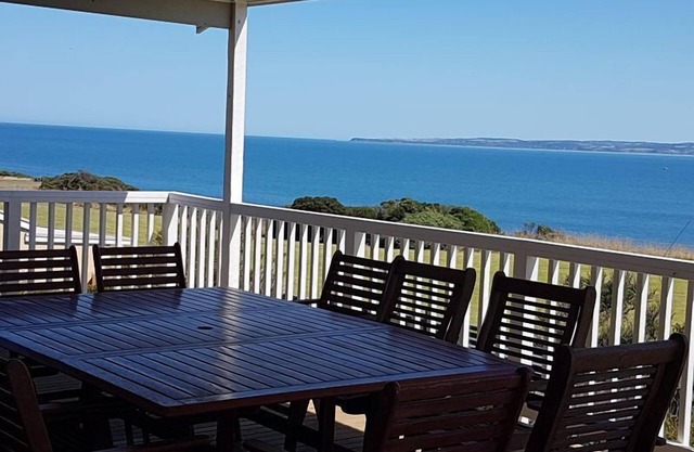 Bella Views - Beach front, WiFi and Foxtel!nAvailability School Holidays