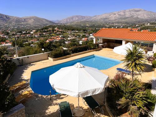 Bella Vista pool Villas in Anavissos
