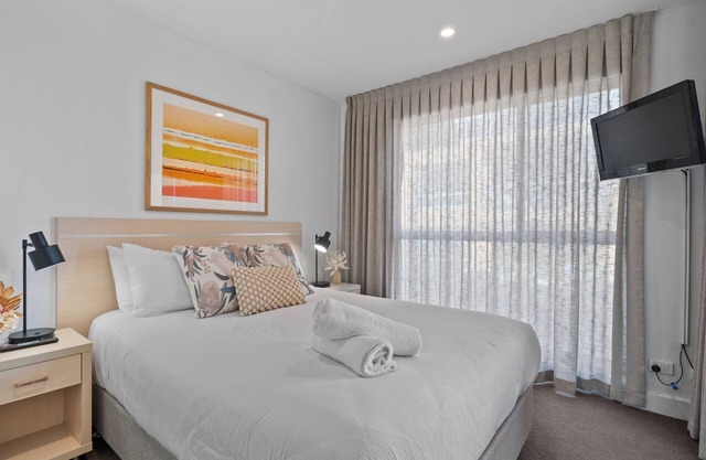 Belle Escapes - Beachside Apartment in Glenelg