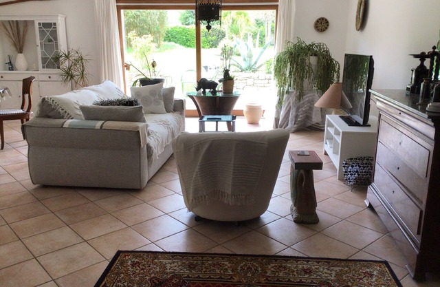 Belle Maison Avec un Séjour de 60m2 Pour 2 Personnes. Rare!