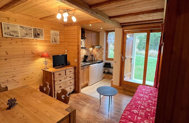 BELLE PLAGNE apartment 4 people ground floor, very sunny