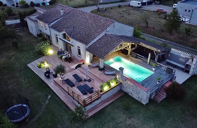 Belle Villa en Pierre de 400 m2 -sauna- Piscine Chauffée