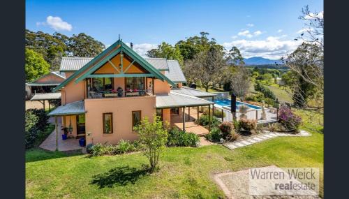Bellingen at its best! Views, privacy & pool.