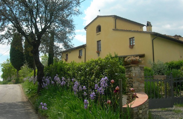Bellissina farmhouse in the heart of Chianti . GLI STALLETTI