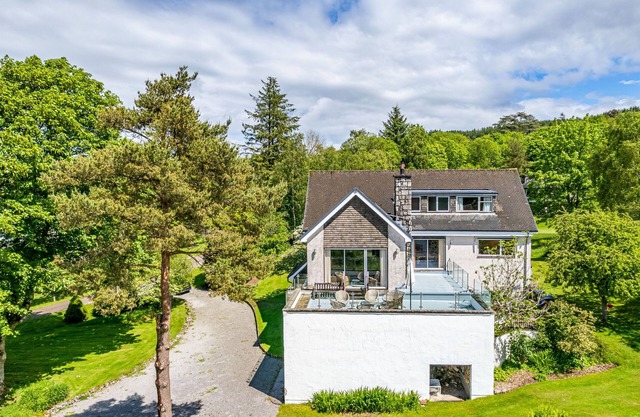 Bells View - a house that sleeps 12 guests in 6 bedrooms
